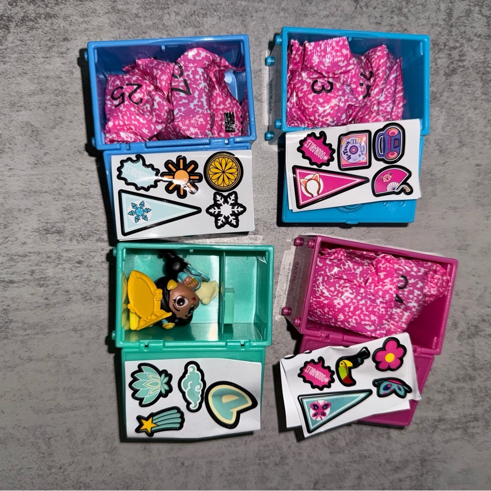 Disney Doorable Surprise Locker Set of 4 - Picture 3 of 3